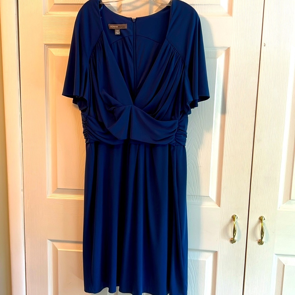 Donna Ricco Flattering Blue Dress with Plunging Neck and short flutter  Sleeves